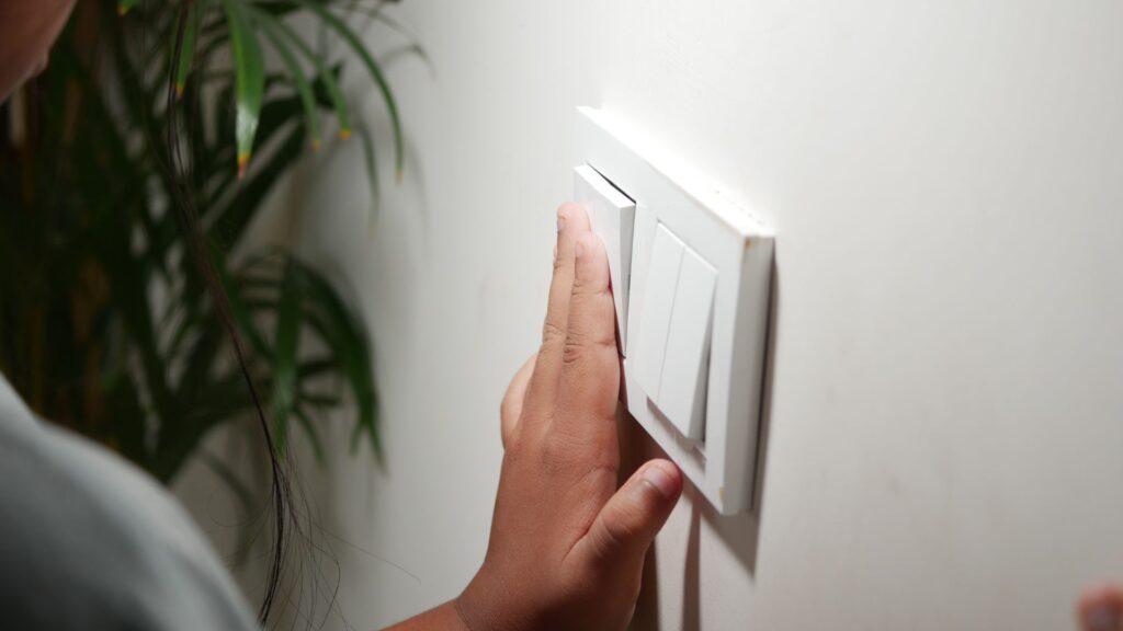 7 formas reales de bajar tu factura de luz en Guatemala la 3 es la más potente