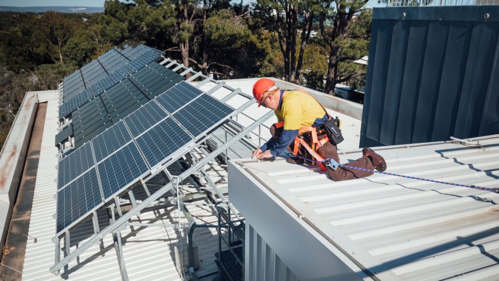Cuánto cuesta agregarle baterías a un sistema de paneles solares