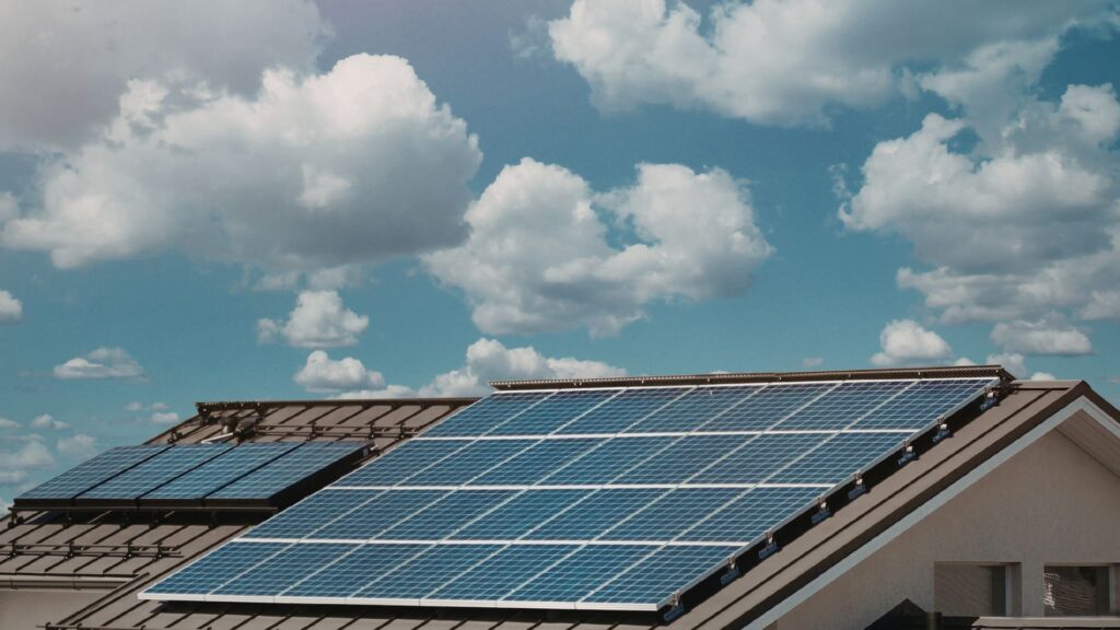 Mi techo aguanta paneles solares Lo que tenés que revisar antes de comprar